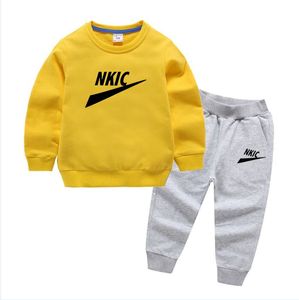 ベビー服セット子供1〜13歳の男の子トラックスーツキッズスーツハーディートップパンツ2pcsセットブランドロゴプリント