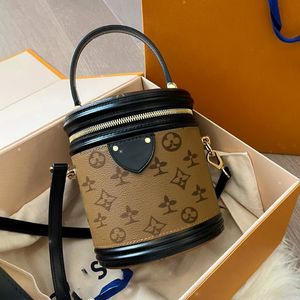 Designer skórzany cylinder crossbody moda m43986 ramię metalowa torba w kształcie lufa w kształcie lufy damskie luksusowe torebki hobo torebki torebki kosmetyczne Pochette