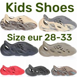 Scarpe da ginnastica in schiuma per pantofole da corridore per bambini scivolo di design bambino ragazzi grandi Scarpe da ginnastica all'aperto schiume nere gioventù bambino neonati ragazzo ragazza bambini corridori Sport Sneaker