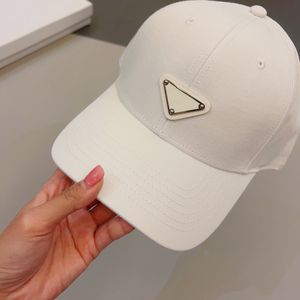 Luxury clássico de beisebol Casquette Designers de chapéu de cor sólida Triângulo Caps Caps de moda Mulher e homens Cap de sol sports Caps de bola ao ar livre Presente de viagem ao ar livre