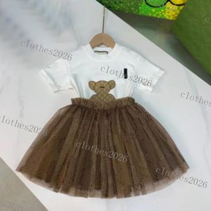 2023 Designer di lusso Completi di abbigliamento per bambini T-shirtshortst moda Marchio di moda britannico estate tesori per bambini ragazze magliette in cotone Gonna di garza alla moda 3A