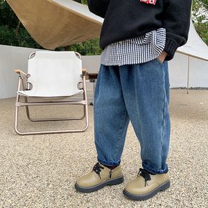 Dżinsy Zima zagęszcza mody dżinsy dla chłopców ciepłe, flocking dżinsowe spodnie 1-7y 230223