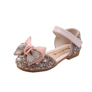 Sandaler SINGLE Flickskor Sommar Sandaler Nytt mode Färg Diamantbåge Sweet Princess Skor barn Casual Dansskor Performance Skor G230221