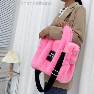 Totes 2022 Designer Faux Fur Tote Bag for Women Luxury Handbags Autumn Winter Plush Shoulder Crossbody Bags Brand Shopper Purses New 0223/23