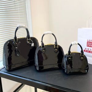Pembe Sugao Kadın Tote Omuz Çantaları Crossbody Tag Shell Bag Lüks Yüksek Kaliteli Büyük Kapasiteli Patent Deri Çanta El Çantaları Alışveriş Çantası 2Color WXZ-0223-155