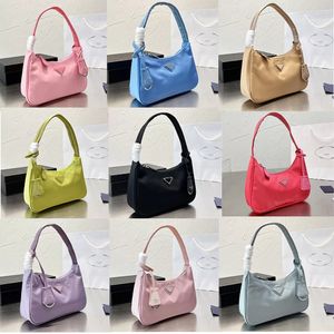 Luxury Hobos Nylon Clutch Bag Axillary Shoulder Bag Women Handv￤skor Pl￥nb￶cker EMAMELLED WEBBING HANTER METAL Triangel Dragkedja St￤ngningsm￥nen