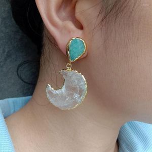 Dingle örhängen Yygem 28x30mmclear Crystal Quartz Rough Raw Crescent Moon with Gold Trim Charm Green Amazonite Stud