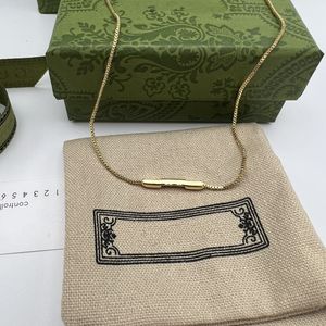 En gros De Luxe Pendentif Collier De Mode pour Hommes Femmes Avion Inversé Lettre Designers Marque Bijoux Hommes Femmes À La Mode Personnalité Clavicule Chaîne Colliers