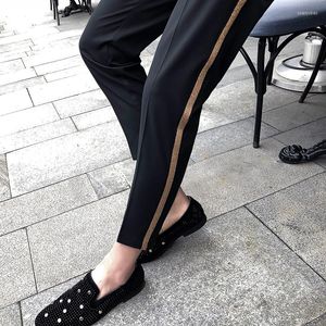 Pantaloni da uomo Primavera Estate Moda Abito impiombato a righe laterali per uomo Abbigliamento 2023 Abiti da lavoro formale Pantaloni da ufficio alla caviglia