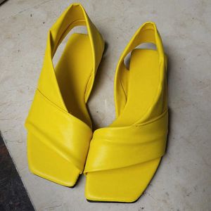 Sandals Summer Flats Mulheres 2023 Novos sapatos quadrados Moda Slingback Slipes