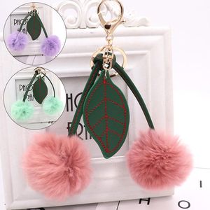 Keychains Cherry Leaf Hair Ball Keychain Rugack Handtas Hanger Leuke Fluffy Fur Ladies Auto Key Chain