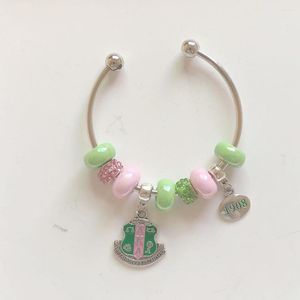 Charm armband handgjorda mode rosa gröna europeiska pärlor grekisk sorority grundad datum sköld öppen manschett lady armband smycken smycken