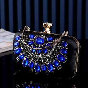 2022 New Diamond Flowers Clutch Bags Wedding Dinner Wallets Chain Shoulder Bags Fashion Purse Wallets 3 Colors Drop Shipping 230224