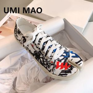 Dress Shoes UMI MAO Pigs Hoof Splittoe Woman Axige Same Canvas Men 2022 Casual Satin Horseshoe Couples Y2K 230224