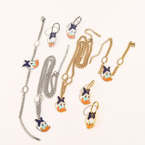 Collana con ciondolo anatra di fascia alta alla moda, orecchini di gioielli firmati con catena cubana da donna, braccialetto a catena clavicola