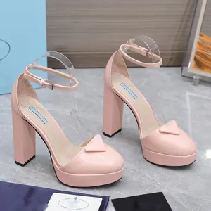 Sapatos casuais femininos sandálias de salto alto sapatos de casamento branco triângulo clássico couro envernizado decorativo 12,5 cm fivela no tornozelo sapato designer de moda