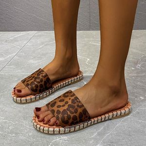 Slippare Summer Fashion Women's Leopard Print Ladies Outdoor Slides Flat Breattable Beach Shoes Woman Plus Size Flip Flops