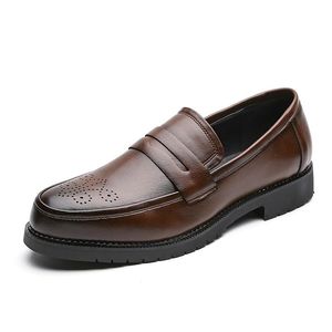 Scarpe Eleganti Casual Mocassini Penny da Uomo Mocassini Traforati Modelli Intagliati Scarpa Slip-on Uomo Marrone Formale Heren Schoenen