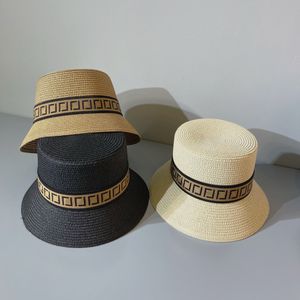 Kvinnor Designer Brev Stråhatt Gentleman Keps Topp Solhatt Mode Stickad Mössa Bred brättad Keps För män Kvinna Bred Brättad Hattar Sommar Bucket Hats Outdoor Beach Hattar