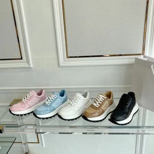 2023off White P w stylu pasa startowego skórzane buty dla kobiet 3D metalowe standardowe gęste solowe buty do biegania małe białe buty rozmiar 35-40