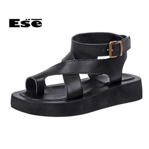 Sandaler Kvinnor Sandaler äkta läder 2022 Summer New Clip Toe Flats Shoes Gladiator Buckle Strap Muffin Sandaler Casual Ladies Footwear Z0224