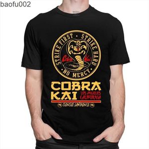 T-shirt da uomo Trendy Cobra Kai Men Tees The Karate Kid Maglietta maschile Hombre Fashion Top Karate Kid Strike First Strike Hard No Mercy Masculinas W0224