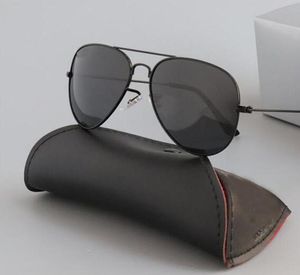 Lyxdesigner solglasögon för män kvinnor Retro Aviator 3025R Glasögon UV400 SKYDDSKYCKAR REAL GLASS LINS GOLD METAL RAME Driving Fishing Sunnies Original Box