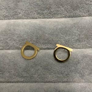 Borchie firmate da donna color argento color oro Orecchini di lusso in acciaio inossidabile stile semplice di dimensioni carine