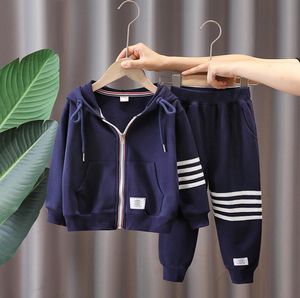 Barn designer kl￤der pojke kl￤der set huva cardigan sweatpants sp￥rdr￤kter v￥rbarn kappa