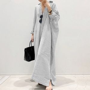 Casual Dresses Summer Fashion Cotton Linen Striped Cardigan Lossa stort temperament Oregelbundna kvinnor Långa toppar 230224