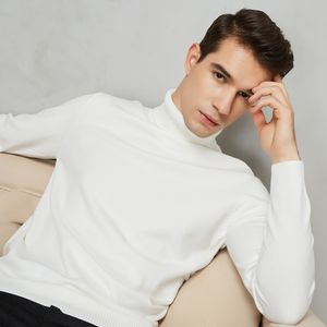 Herr t-shirts 8 färg vit turtleneck tröja män hösten vinter tjock varm smal fit pullover stickad tröja man varumärke 230225