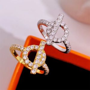 Anéis femininos de luxo Light Luxury Niche Full Diamond Designer Rings for Woman New Senior Sense não desaparece Fashion S925 Pure Gold e Silver Wedding Ring
