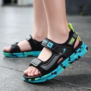 Сандалии 2023 Summer Beach Water Water Fashion Shoes Lightwight Non Slip Мягкая дно кожаные мальчики Удобные 230224