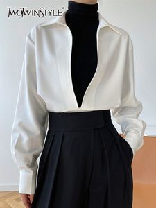 Женские блузкие рубашки Twotwinstyle Свободная синяя рубашка для женщин v Neck с длинным рукавом твердые минималистские винтажные блузы Женская корейская одежда моды 230225