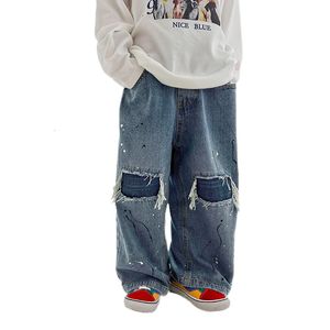 Dżinsy nastoletnie spodnie dżinsowe dla dzieci Młodzież wiosna lato cierpienia Streetwear Hole Hip Hop proste spodnie 14Y 230224