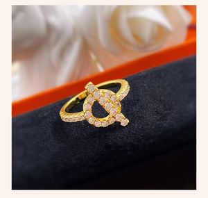 Designer Women's Pierścienie lekkie luksusowe złote pierścionki Sliver Nisze Pełny diamentowy zespół Pierścienie dla kobiety Nowe zmysł seniorski nie zanika moda S925 Pure Luxury Wedding Ring He01