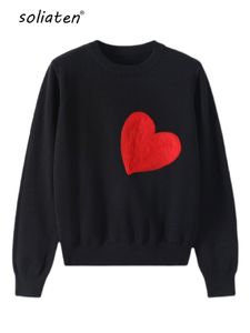 Kvinnors tröjor grossistkvinnor stickade tröja broderi rött hjärta o-hals enkel stil hösten vårens höst slim pullover harajuku c-051-1 230225