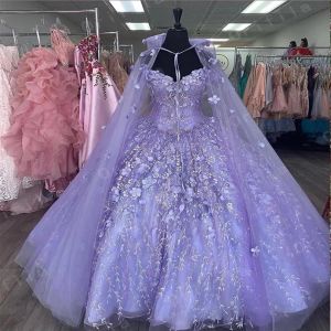 2023 Abiti Quinceanera color lavanda Fiori fatti a mano Applique con spalle scoperte Lunghezza del pavimento Corsetto Indietro Dolce 16 Festa di compleanno Ballo di ballo Abiti da sera 401