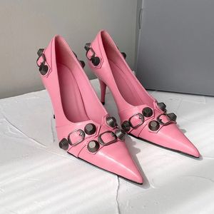 Sapatos de salto alto de pele de cordeiro rosa com fivela enfeitada Slip-on dedo pontiagudo estilete desfile de moda Sapatos noturnos de designers de luxo sapato para mulheres calçados de fábrica