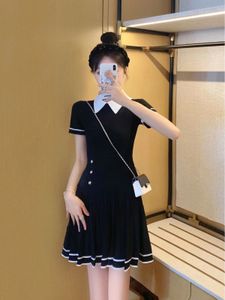 2023 Designer knitted Pleated dress new metal buckle black and white color bump lapel casual high-quality women's skirt