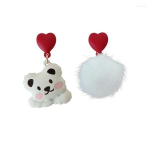 Orecchini pendenti auto-progettati giapponesi e coreani Love Panda Hair Ball dolce carino asimmetrico