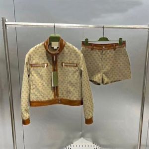 Kadın Ceketler İki Parçalı Set Pantolon Kısa Tasarımcı Kıyafetleri Dış Giysiler Mürettebat Boyun Lüks Marka Giyim