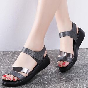 Sandali di qualità di lusso neri da donna leggeri con suola in PU scarpe da donna sneakers basse scarpe infradito bianche pantofola estiva da donna