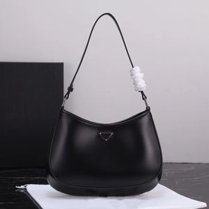 Half Moon Cleo Shoulder Bags Glossy Leather Hobos Handv￤ska 3 f￤rger Svartrosa Vit med handtag Kvinnors designerv￤ska