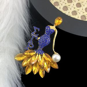 Brooches 11 Style Handmade Greek Letter Sigma Gamma Rho Blue Yellow Luxury Rhinestone Dance Girl Brooch Dress Accessory