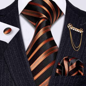 Hals Krawatten Klassische orange gestreifte Männer Binde Brosche Set 100 Seidenkrawatte für Männer Krawatte Taschentuch Cufflink Barrywang Designer Krawatte GS5250 J230227