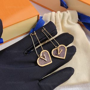 18K Altın Kaplamalı Lüks Cazibe Kadın Moda Moda Moda Kalp Şeklinde Aşk Klasik Paslanmaz Çelik Çift Hediyeler Tasarımcı Mücevher Nişan Küpeler Toptan A583