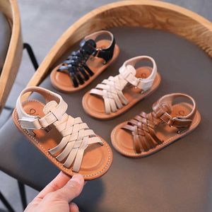 Sandaler 2021 Summer Girl Sandals New Children's Retro Woven Fish Bone Sandaler Fashion Casual Shoes Openoed Soft Sole Beach Shoes Z0225