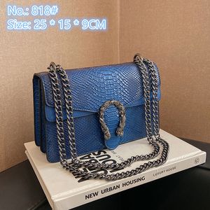 atacado senhoras bolsas de ombro 8 cores clássico em relevo cor sólida bolsa de corrente de couro tendência de rua bolsa de crocodilo elegante dupla flip moda bolsas 818 #