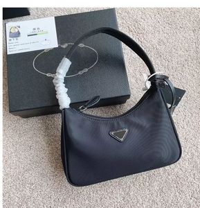 تصميم Luxurys Re-edition Underarm Clutch bag Nylon Leather Shoulder Bags Top Women Crossbody messenger Hand Bag Evening Totes Wallet Wallet